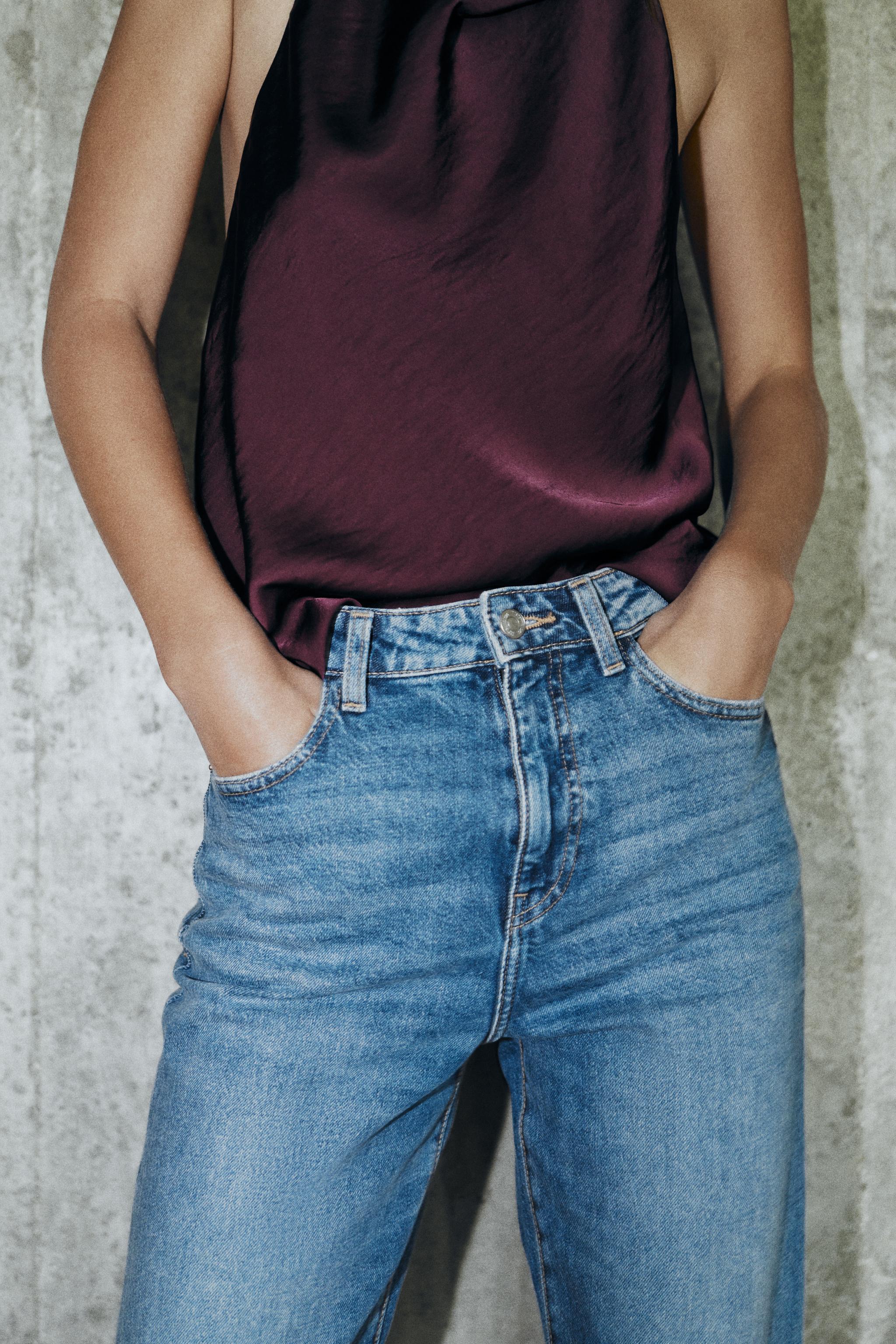 Z1975 HIGH-RISE MOM FIT JEANS WITH CREASE